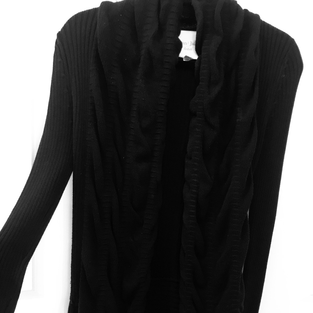Romeo & Juliet Size Med Black Sweater